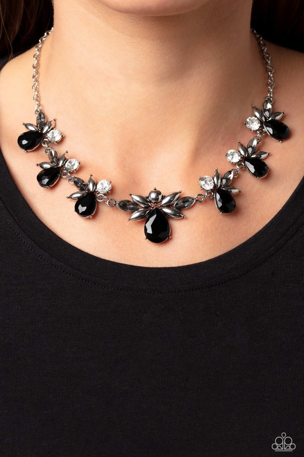 EXPLOSIVE EFFULGENCE BLACK-NECKLACE