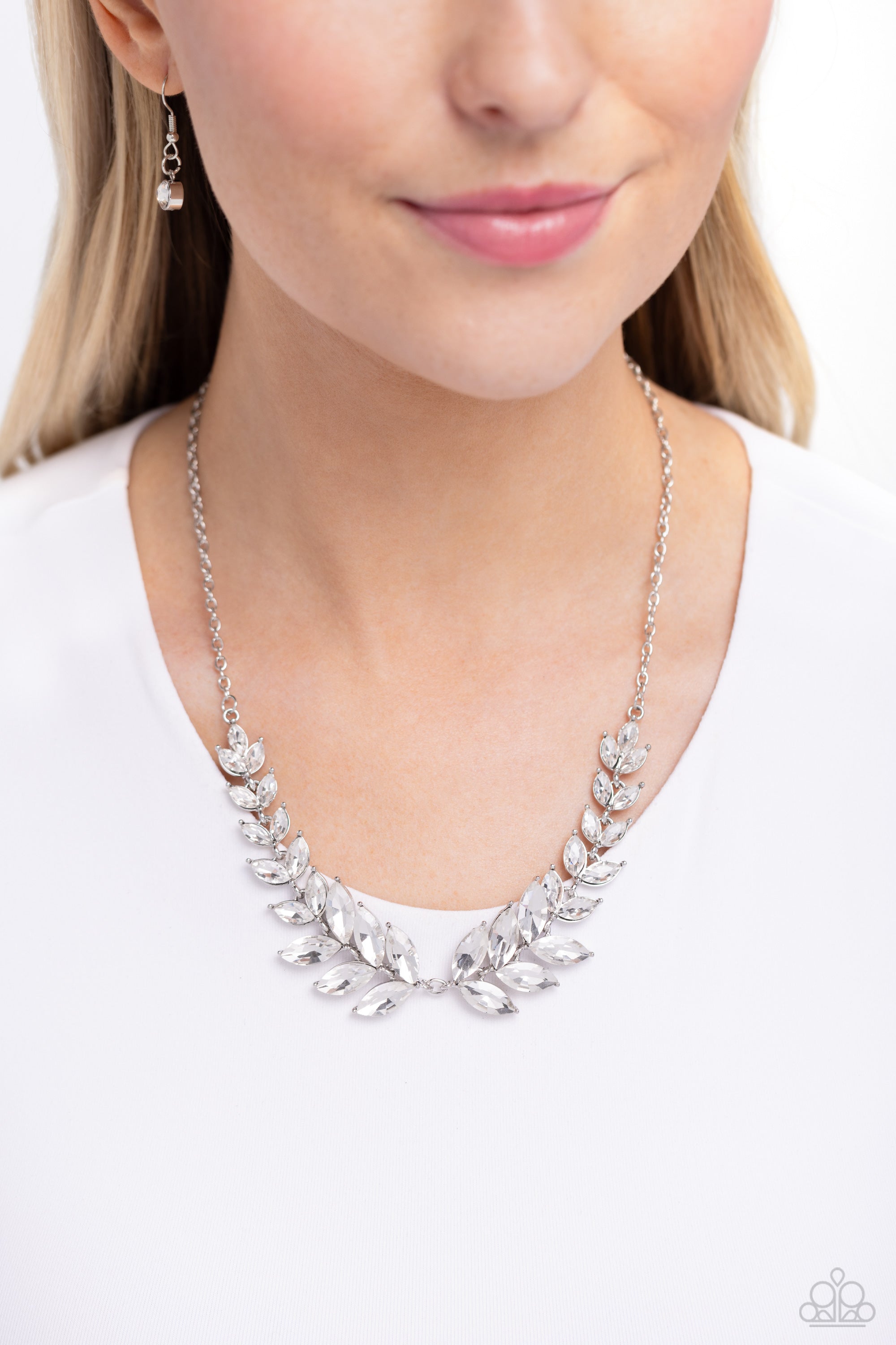 LUXURY LAURELS WHITE-NECKLACE