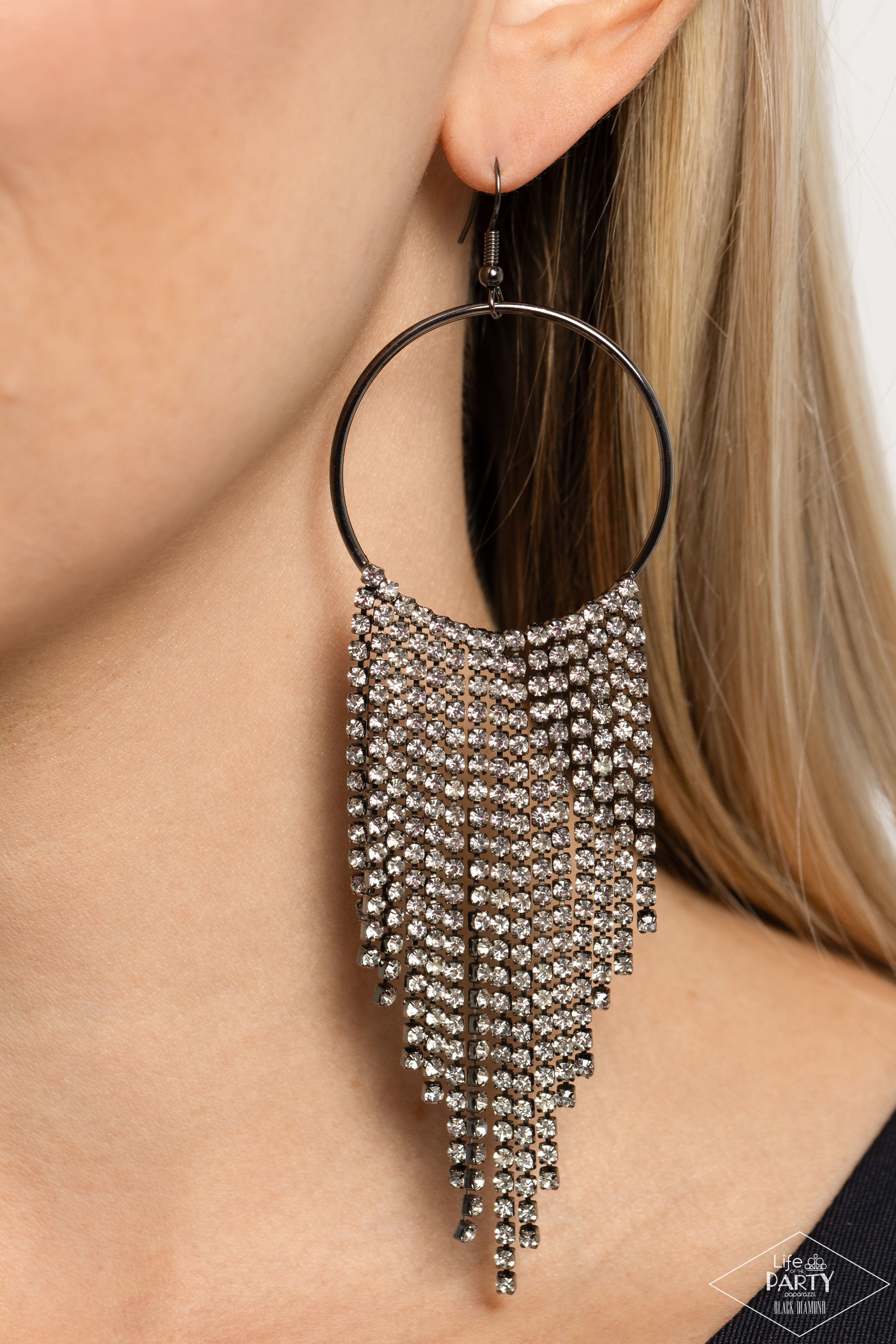 STREAMLINED-SHIMMER-BLACK-EARRINGS