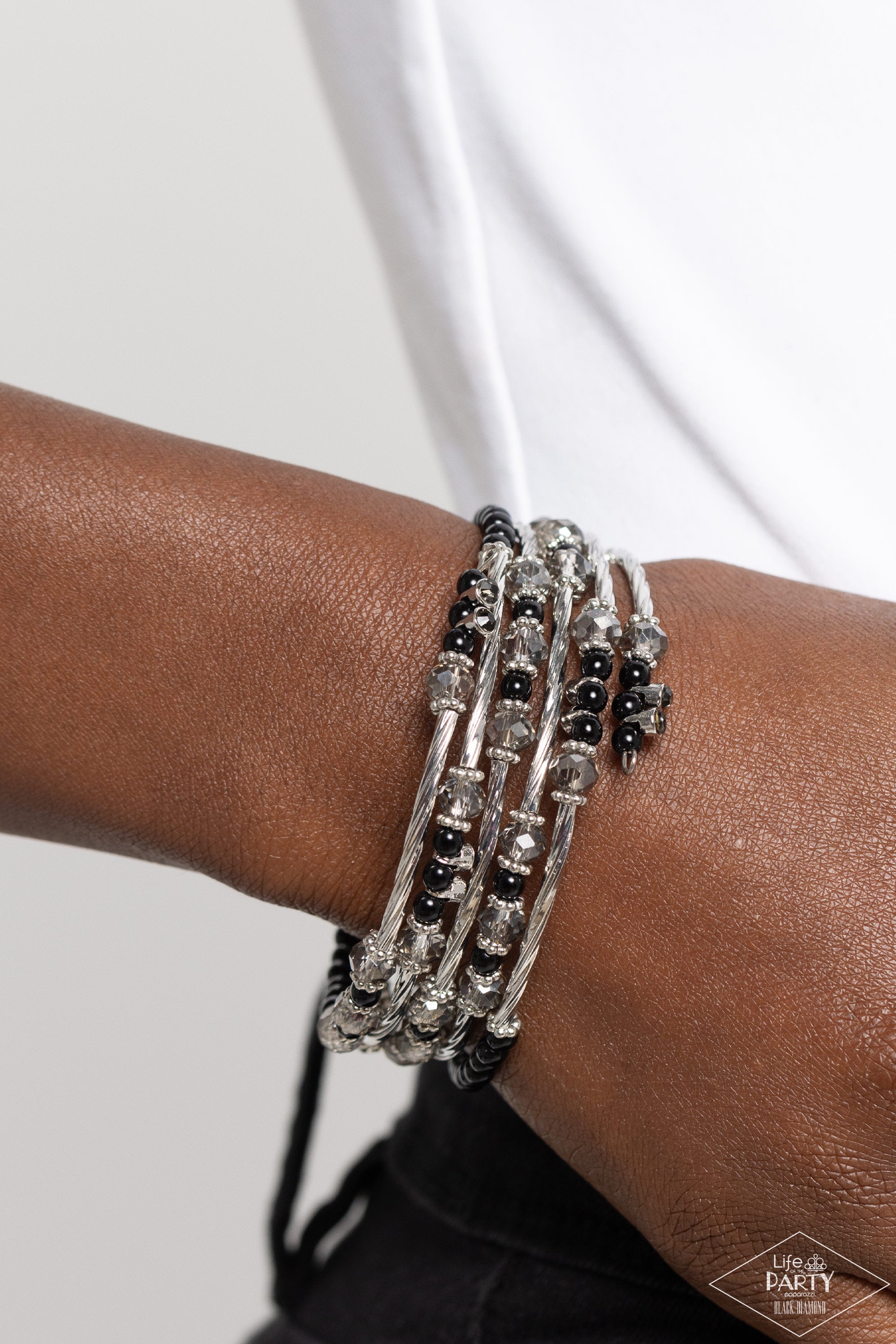 HEAD-TURNING TWINKLE BLACK-BRACELET