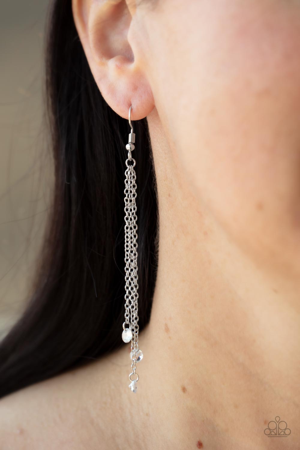 DIVINE DROPLETS WHITE-EARRINGS