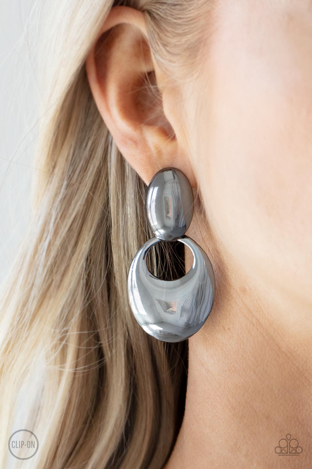 URBAN ARTISTRY BLACK-EARRINGS