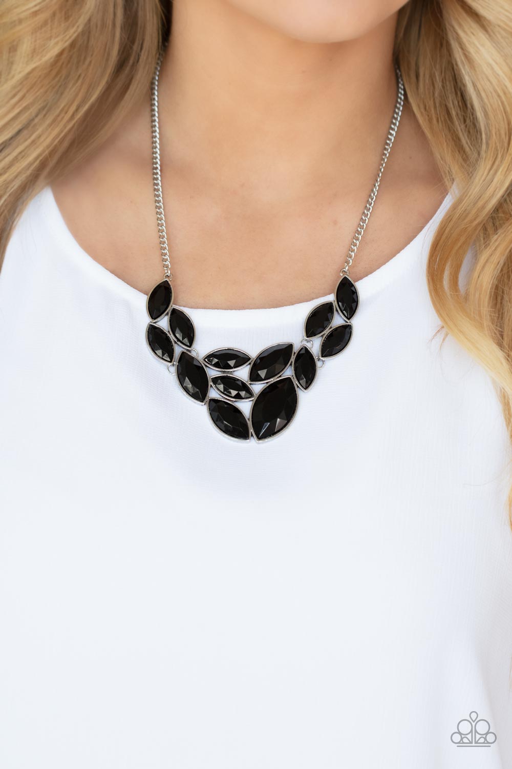 GLITZY GODDESS BLACK-NECKLACE