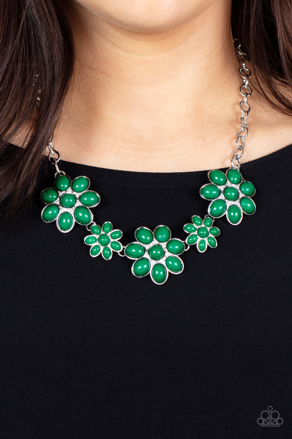 FLAMBOYANTLY FLOWERING GREEN-NECKLACE