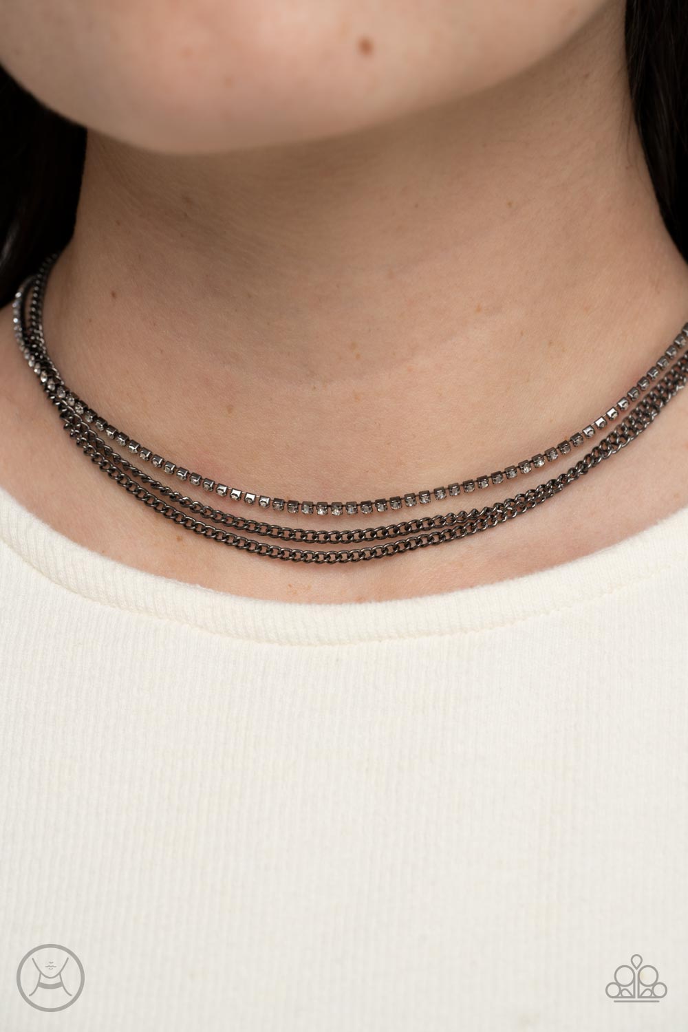 GLITZY GUSTO BLACK-NECKLACE