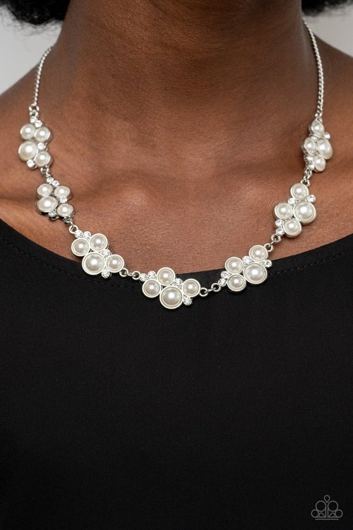 GRACE TO THE TOP WHITE-NECKLACE