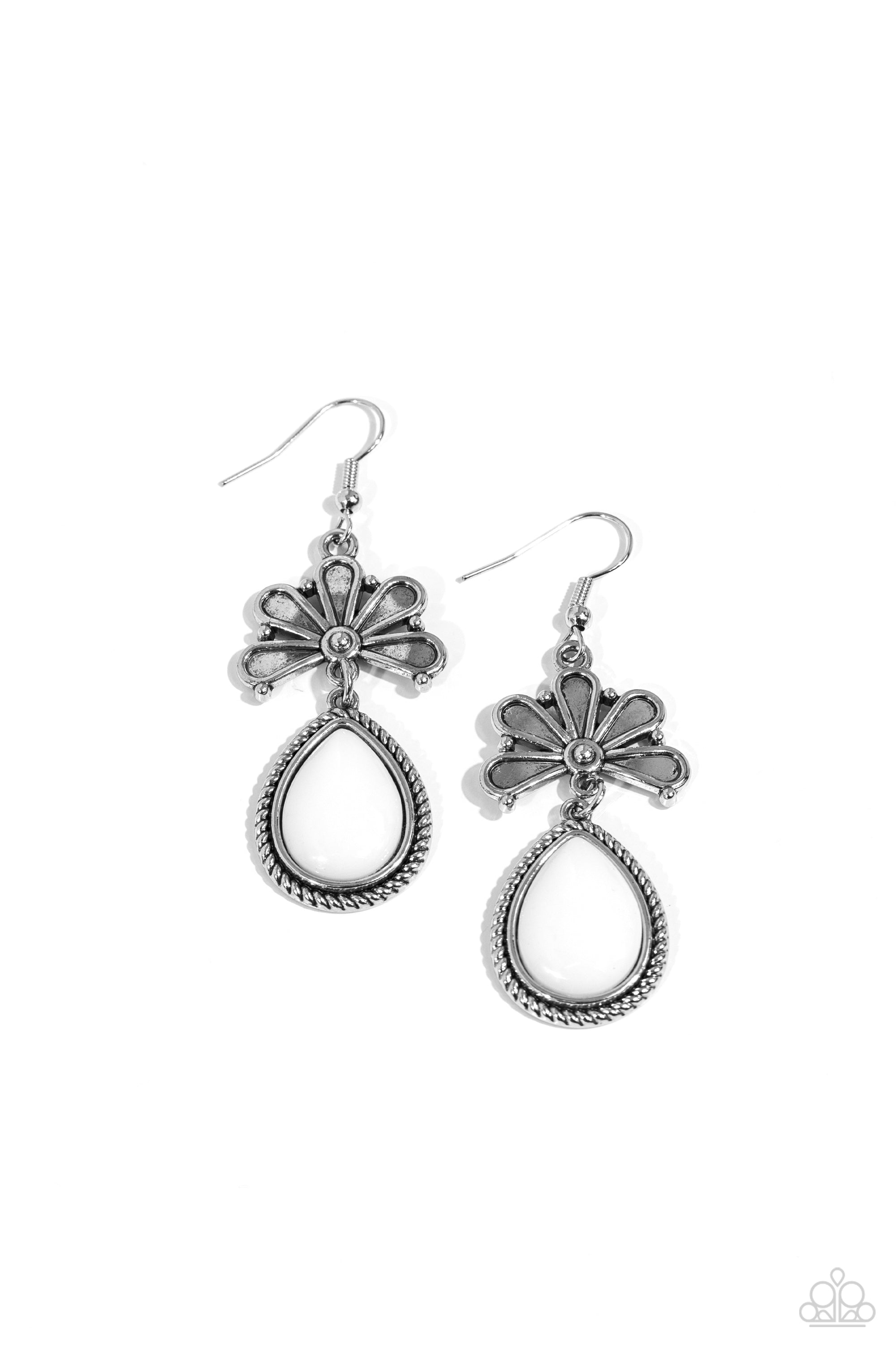 BRIGHTLY BLOOMING WHITE-EARRINGS