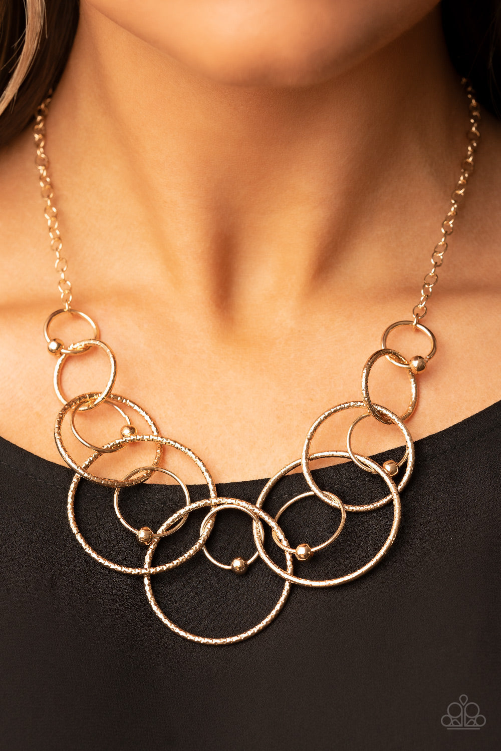 ENCIRCLED IN ELEGANCE GOLD-NECKLACE