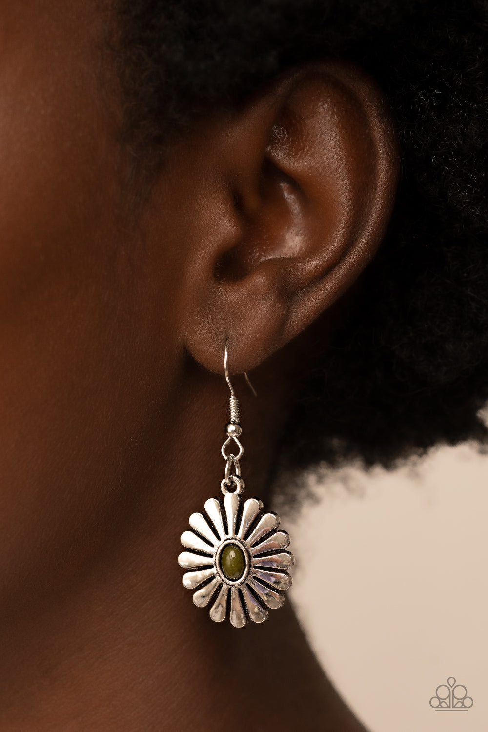 DELECTABLY DAISY GREEN-EARRINGS