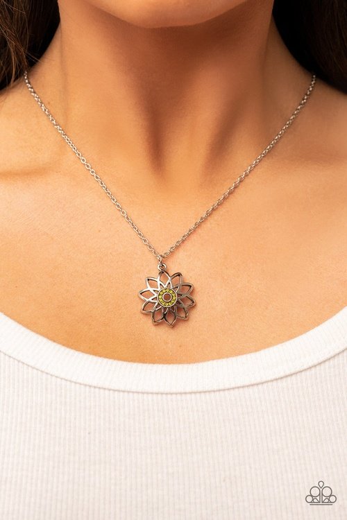 FARMSTEAD FAIRYTALE GREEN-NECKLACE