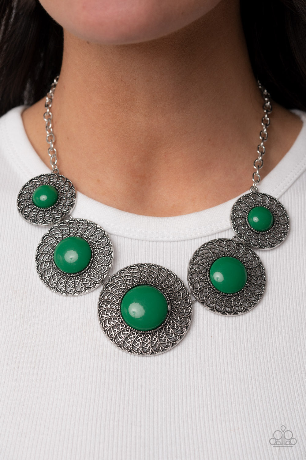 DETAIL ORIENTATED GREEN-NECKLACE