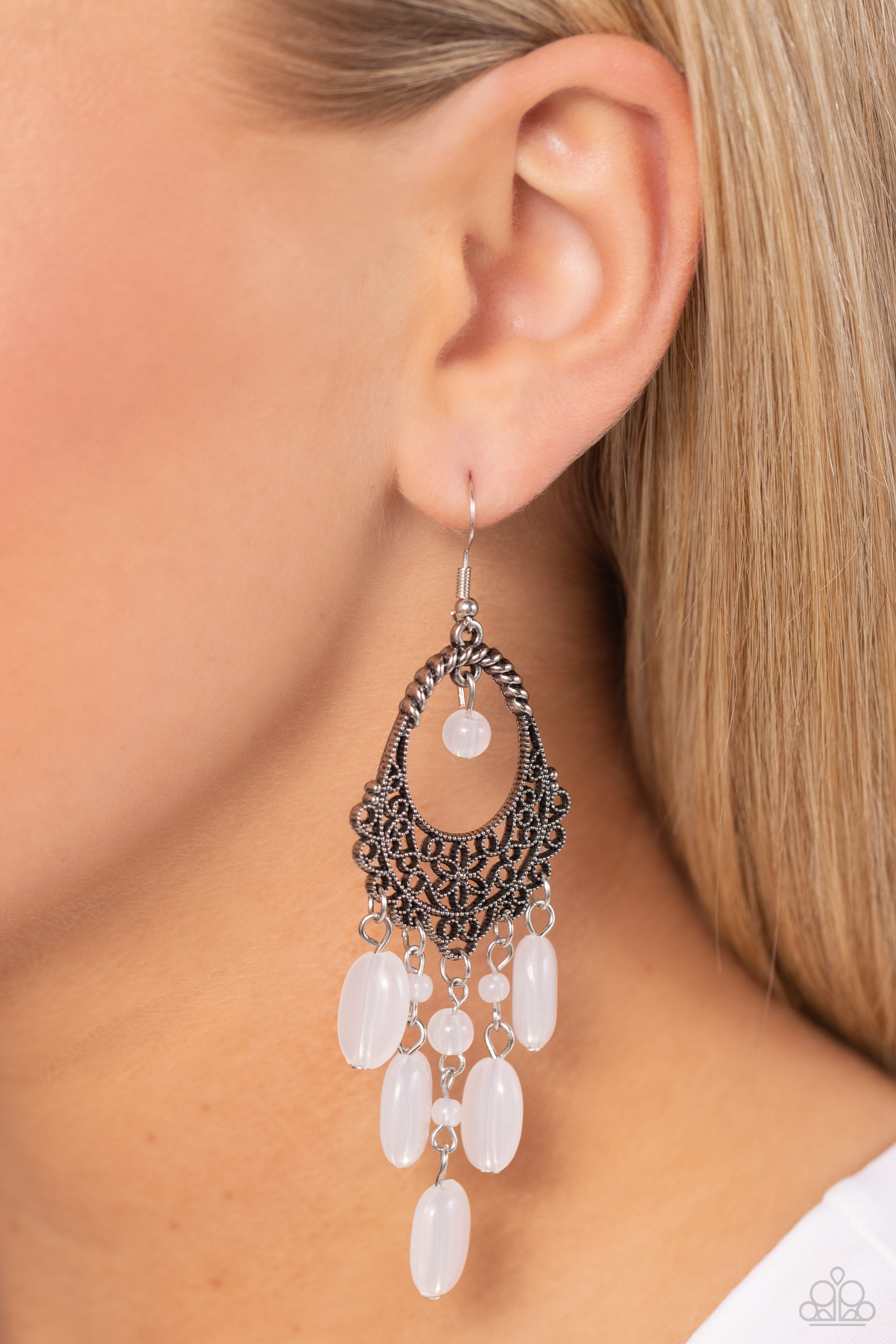 BOTANICAL ESCAPE WHITE-EARRINGS