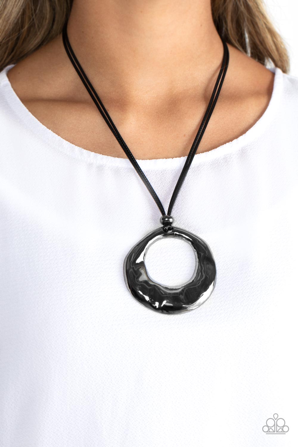 TECTONIC TREASURE BLACK-NECKLACE