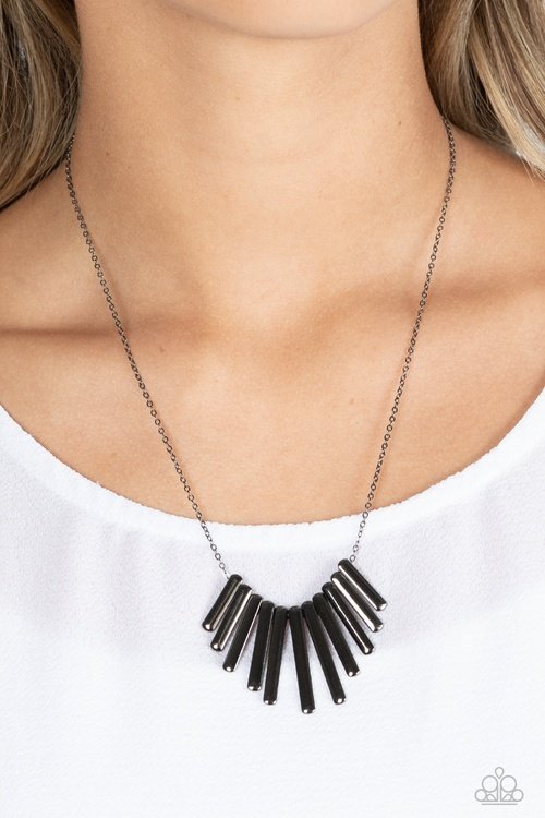 LEADING MANE BLACK-NECKLACE