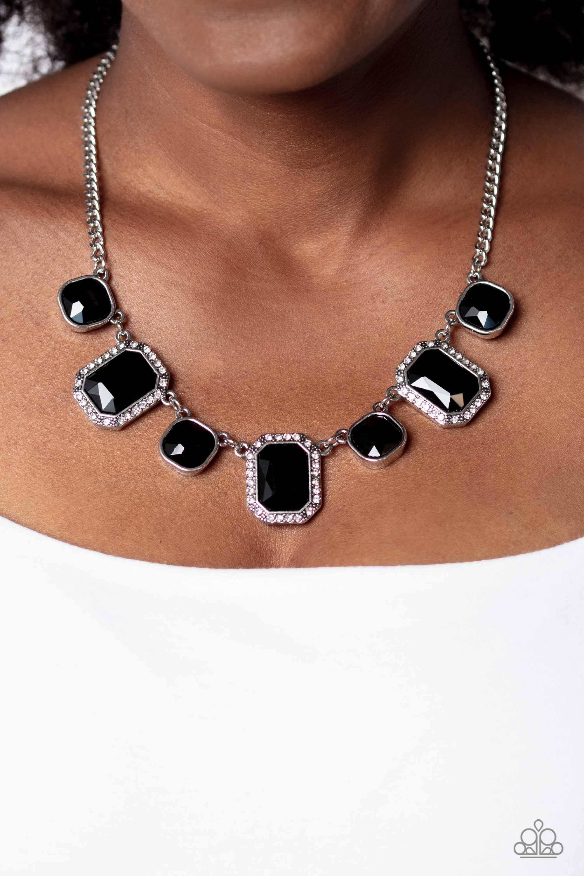 ROYAL RUMBLE BLACK-NECKLACE