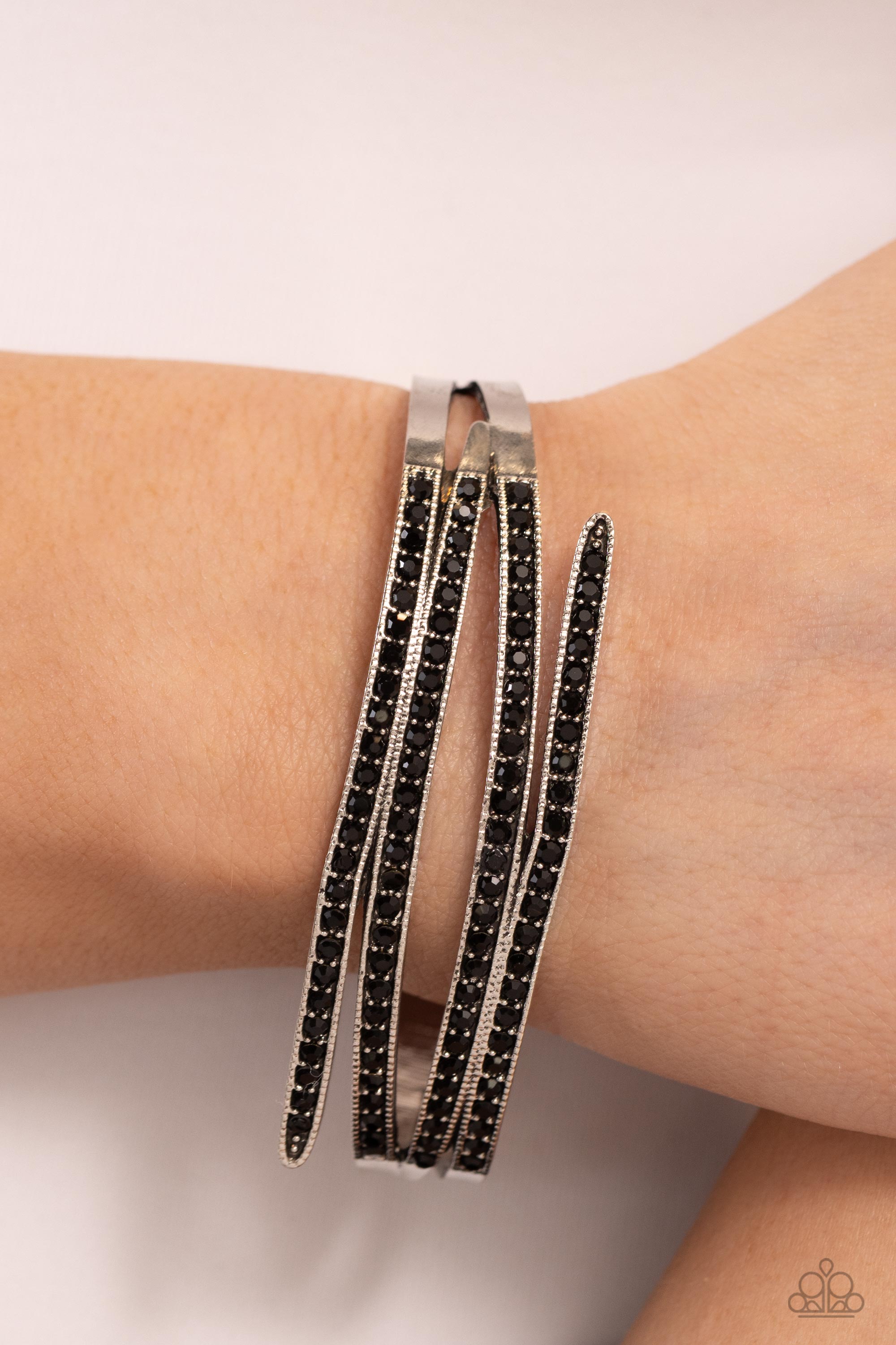 CURVED LINES BLACK-BRACELET