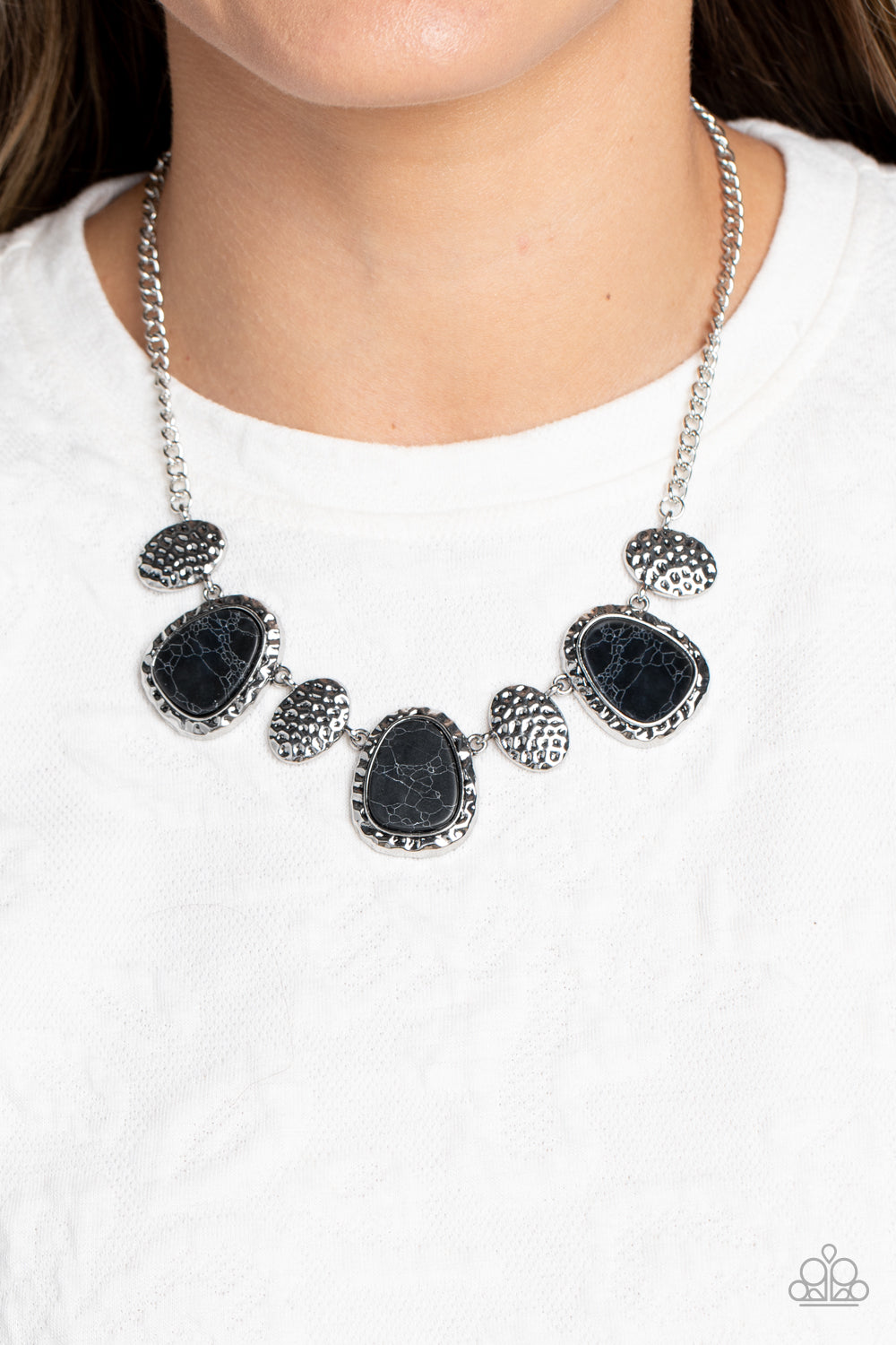 BADLANDS BORDER BLACK-NECKLACE