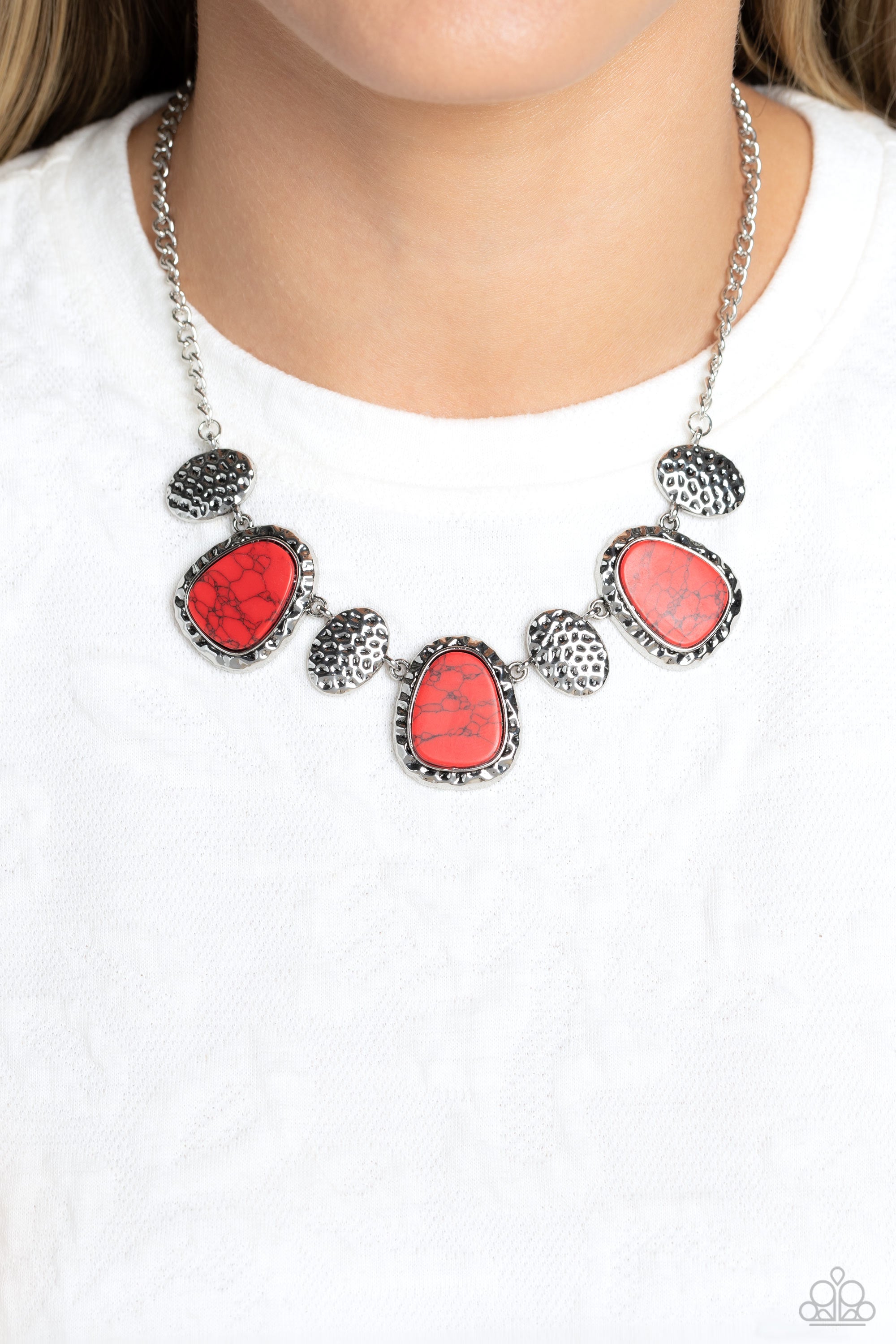 BADLANDS BORDER RED-NECKLACE