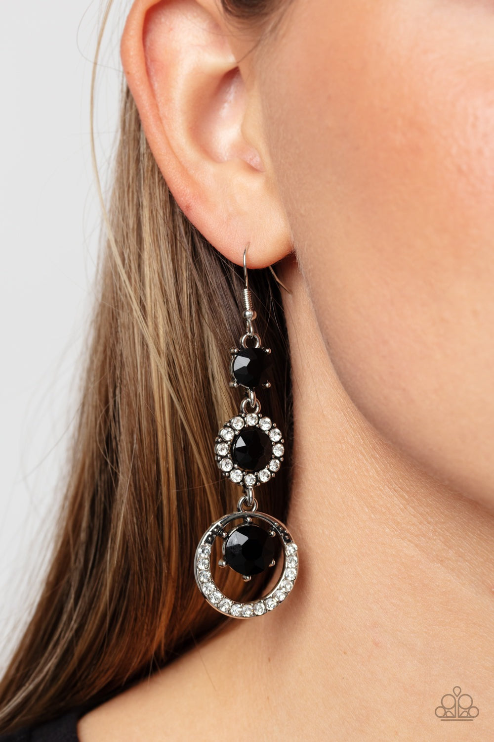 ENCHANTING EFFULGENCE BLACK-EARRINGS