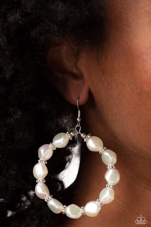 THE PEARL NEXT DOOR WHITE-EARRINGS