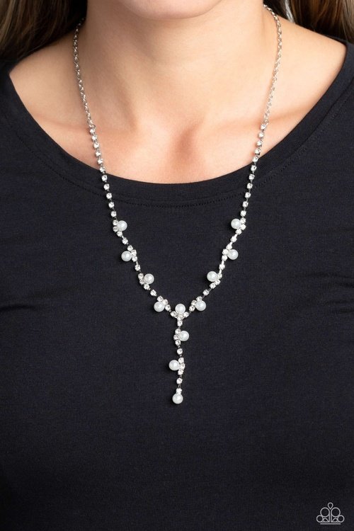 UPPER CLASS WHITE-NECKLACE