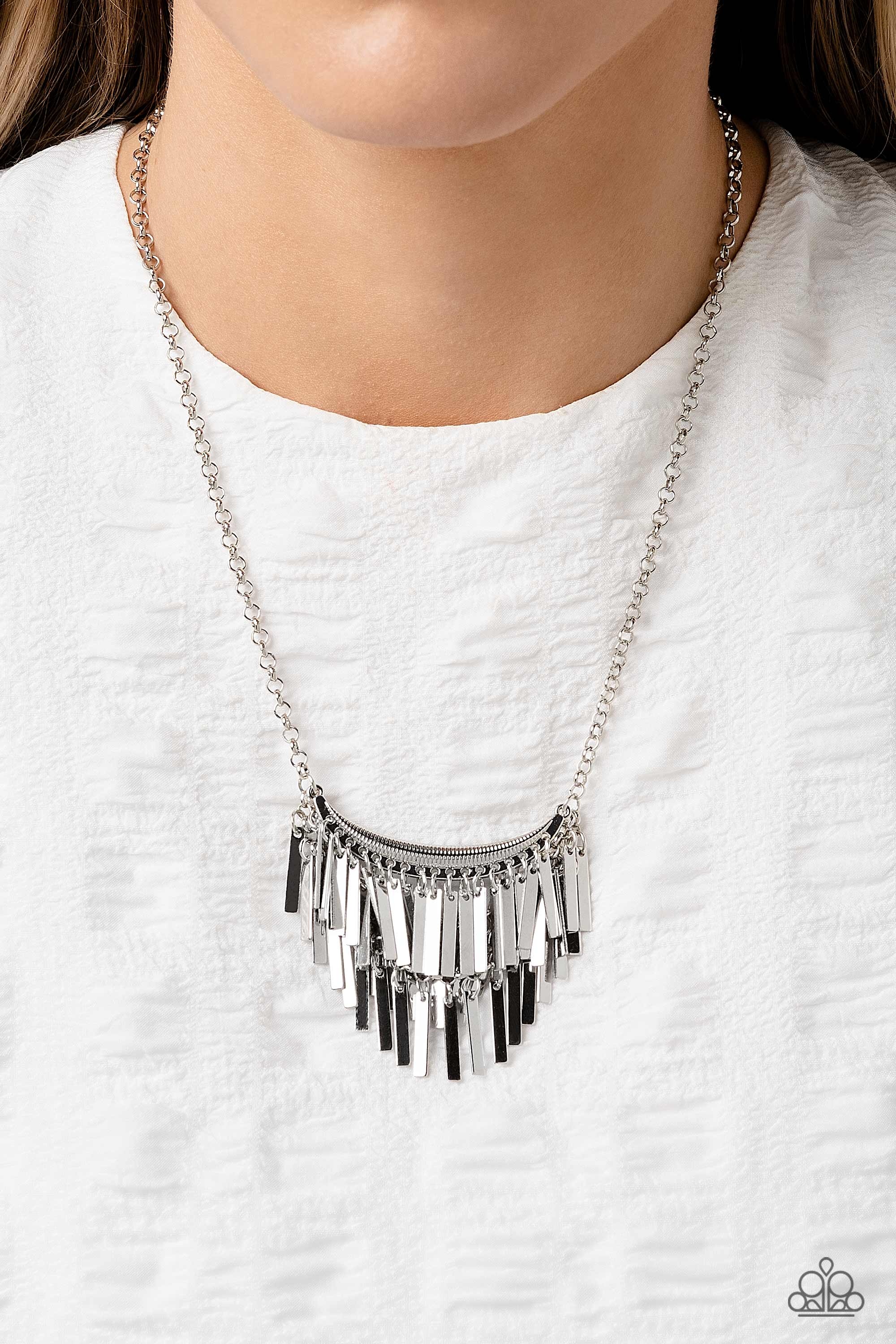 CUE THE CHANDELIER SILVER-NECKLACE