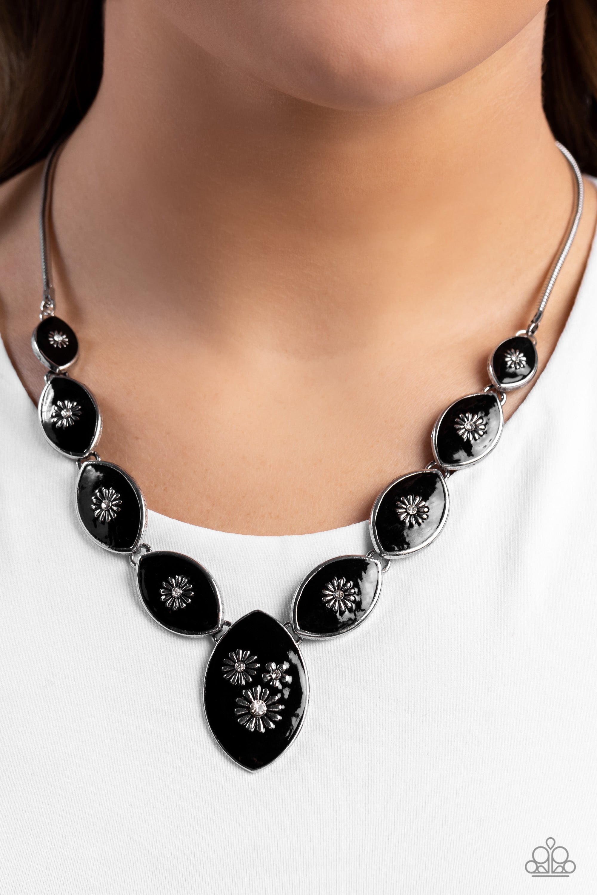 PRESSED FLOWERS BLACK-NECKLACE