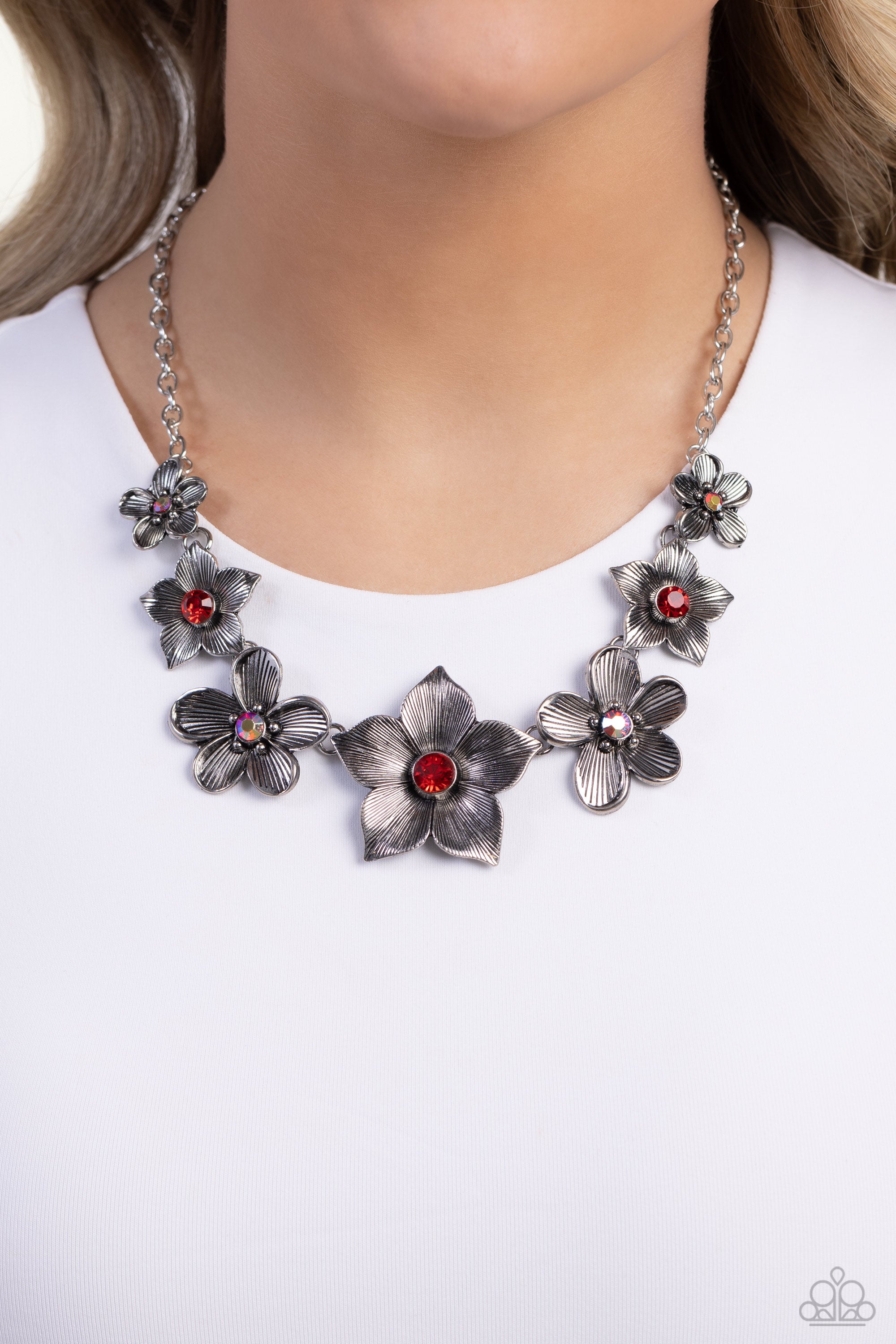 FREE FLORAL RED-NECKLACE