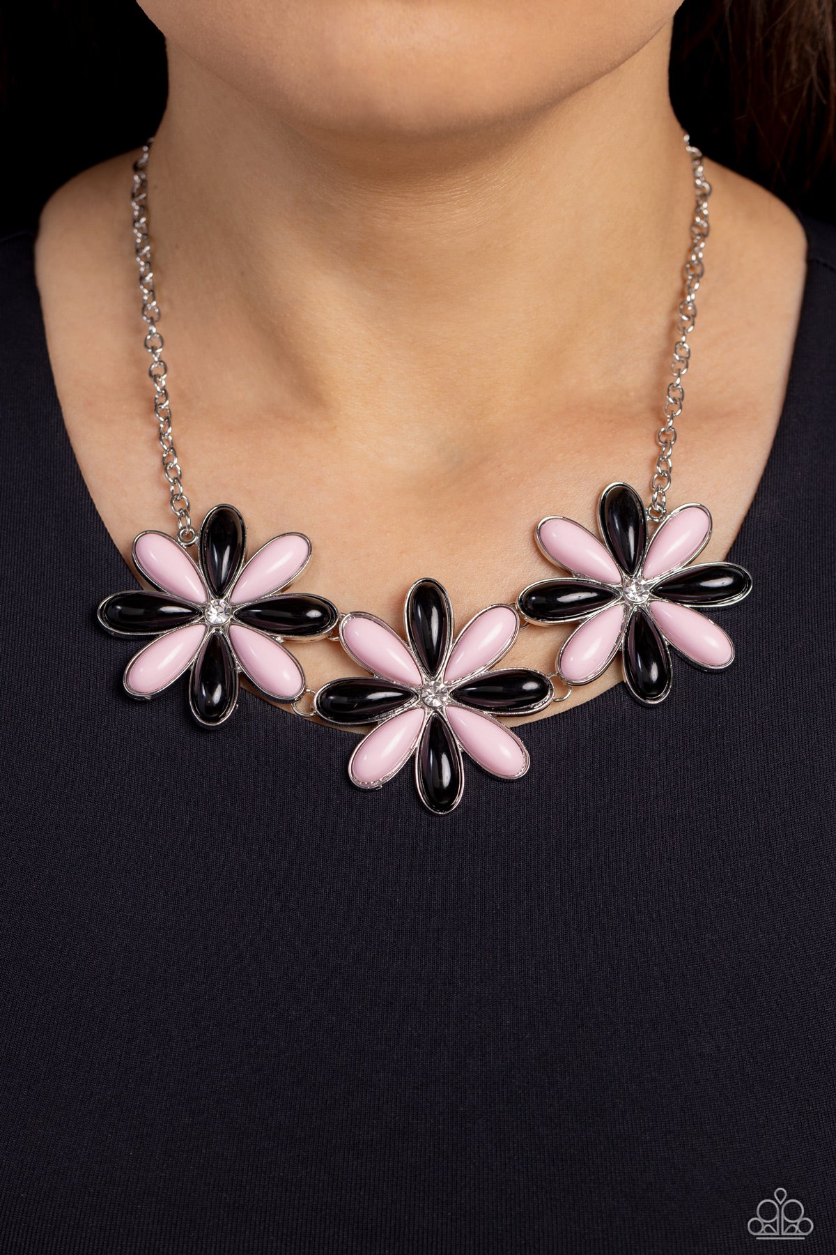 BODACIOUS BOUQUET BLACK-NECKLACE