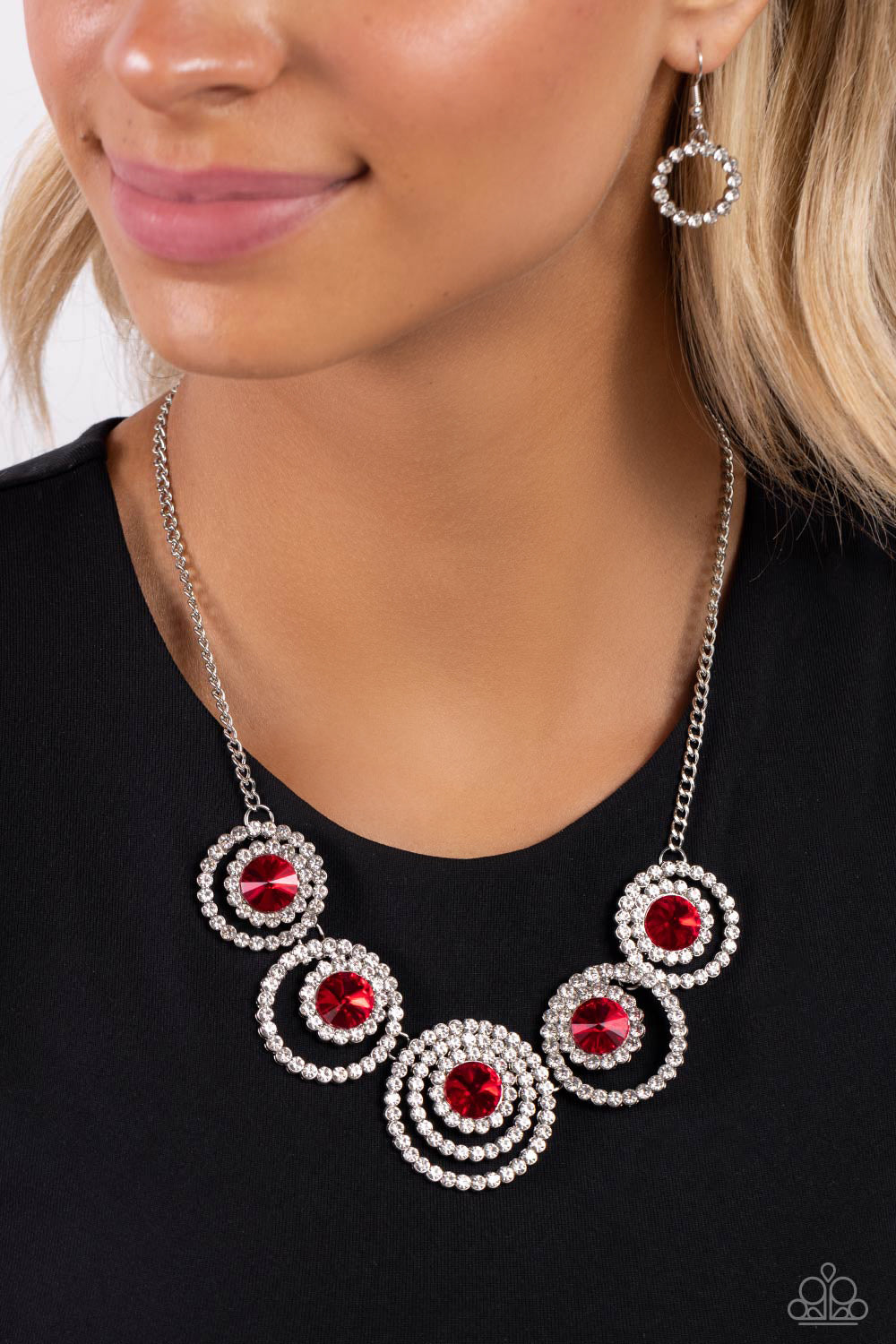 DRAMATIC DARLING RED-NECKLACE