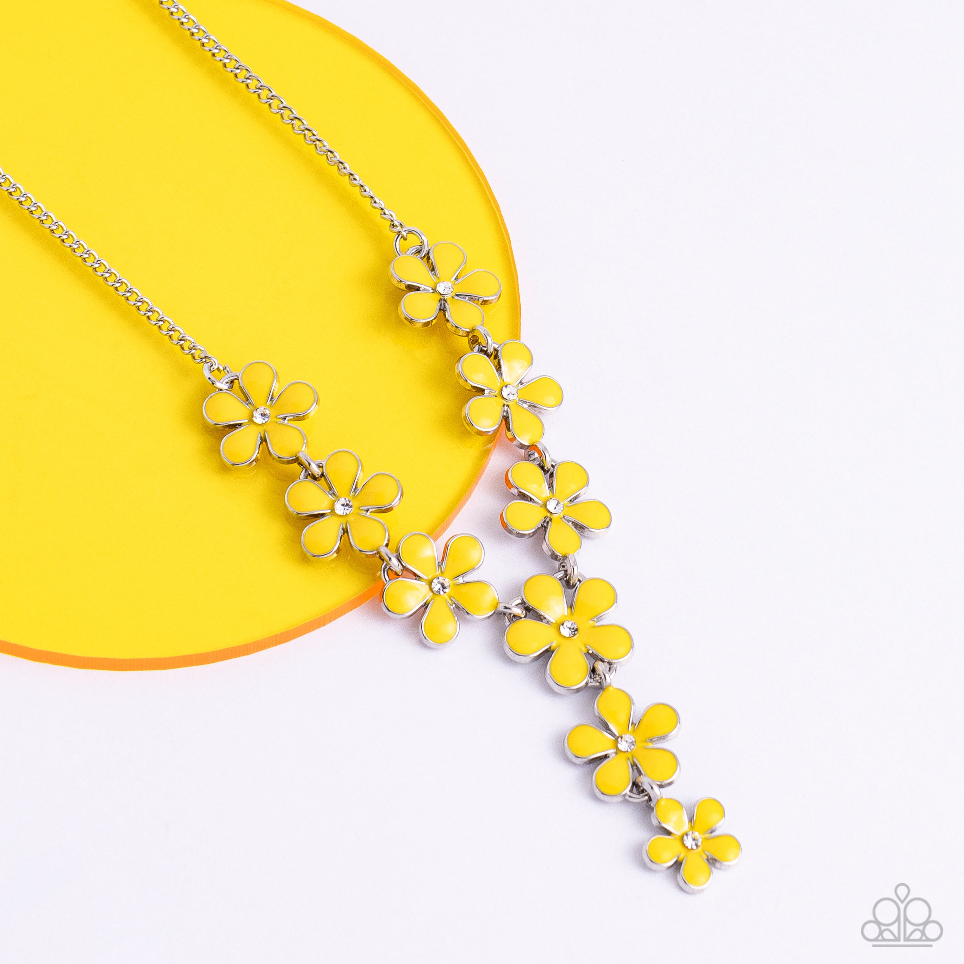 FLOWERING FEATURE YELLOW-NECKLACE