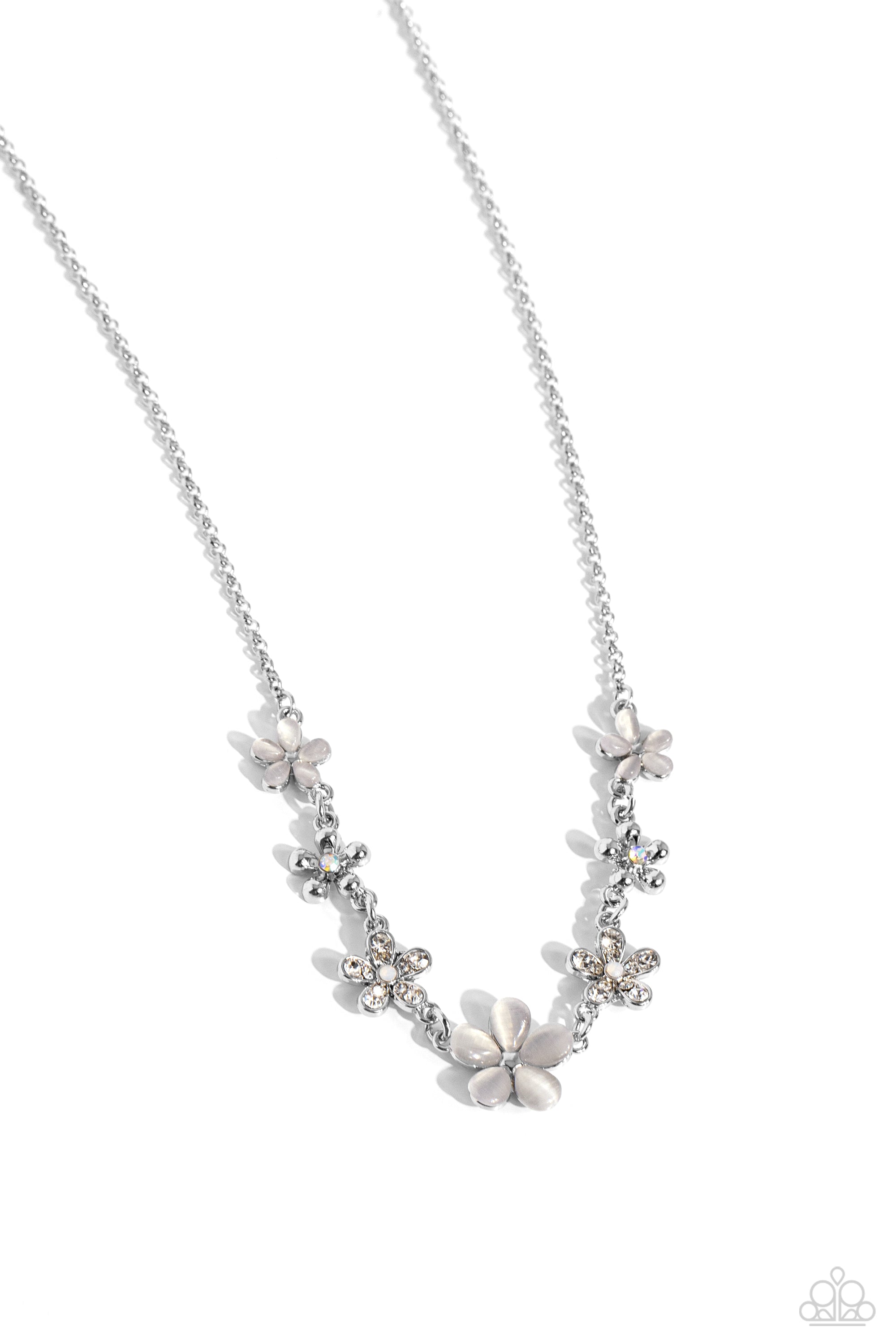 SPRING SHOWCASE WHITE-NECKLACE