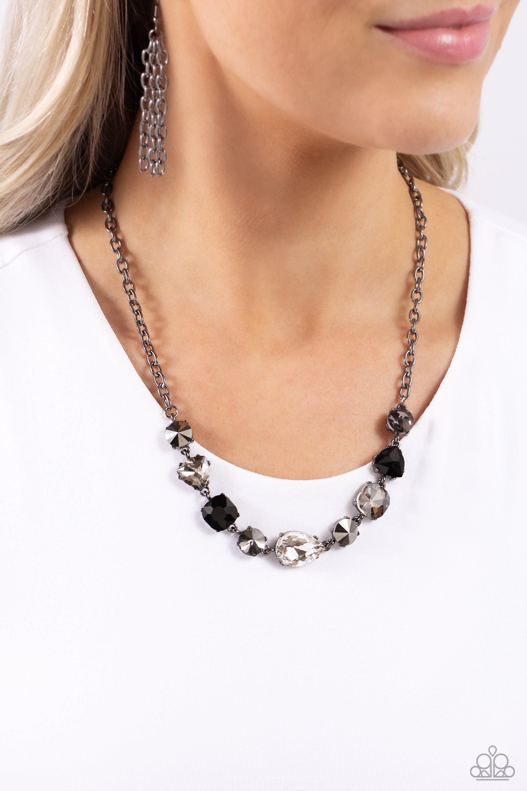 EMPHATIC EDGE BLACK-NECKLACE