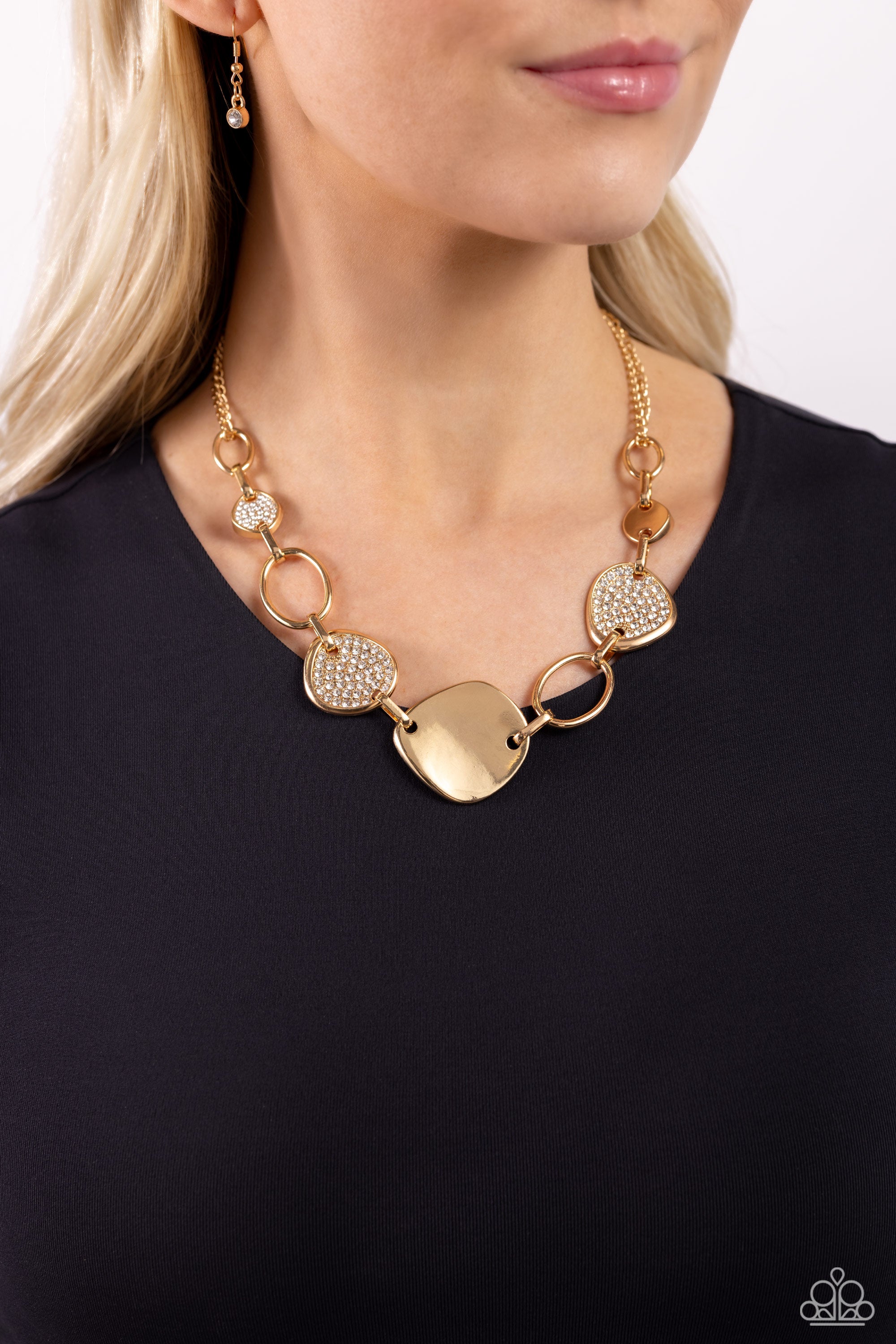 ASYMMETRICAL ATTENTION GOLD-NECKLACE