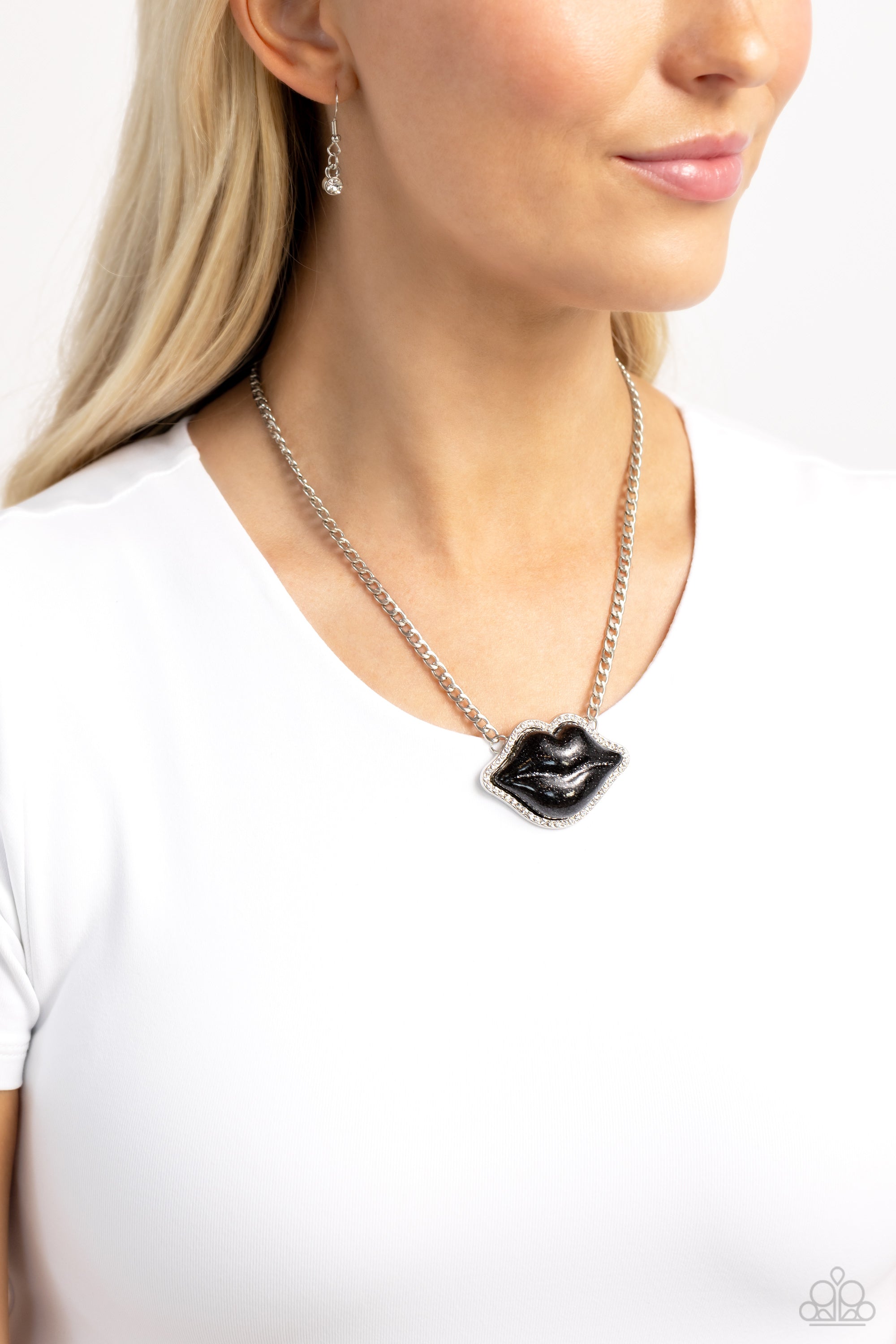 Lip Locked Black-necklace