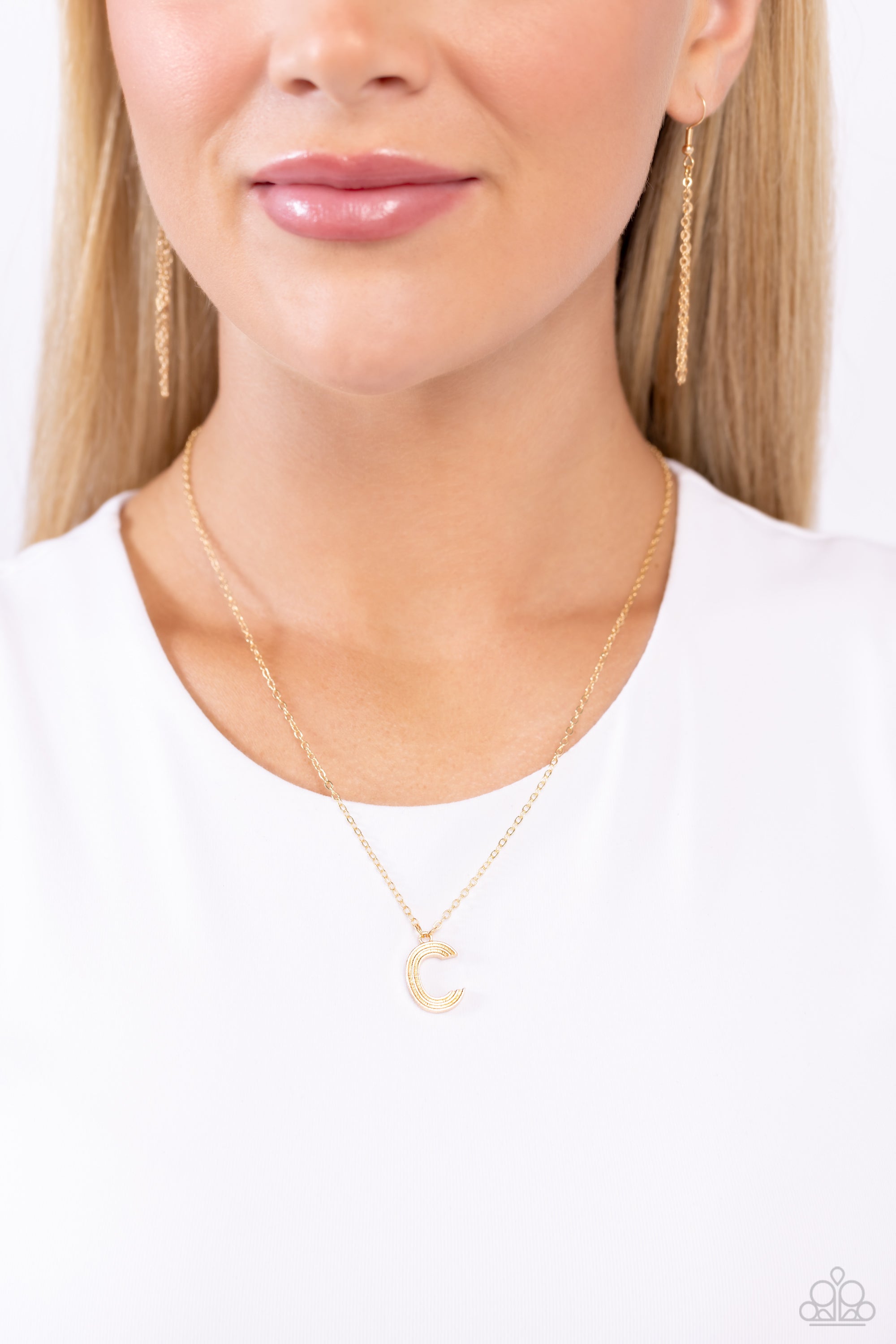 LEAVE YOUR INITIALS GOLD C-NECKLACE