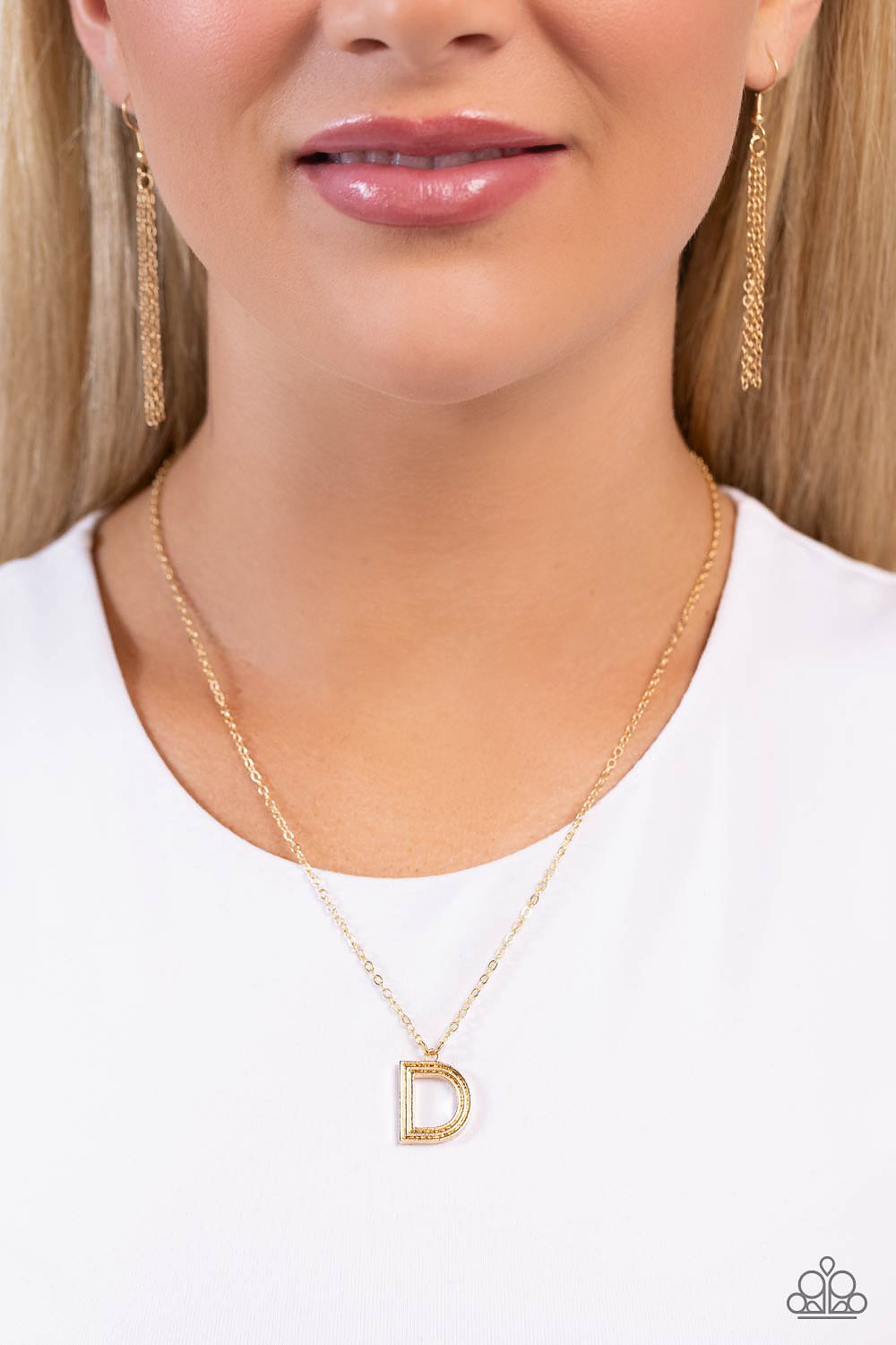 LEAVE YOUR INITIALS GOLD D-NECKLACE