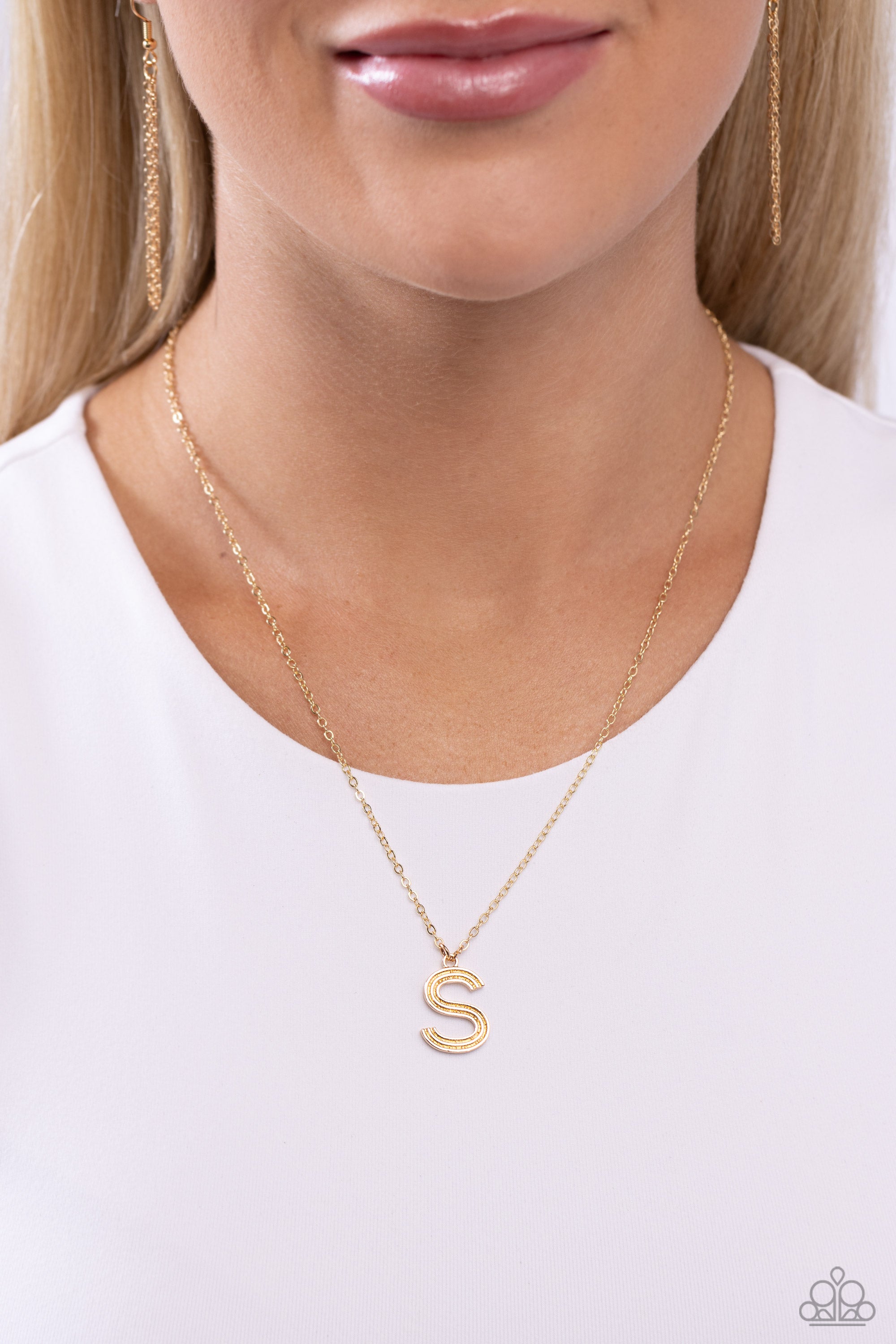 LEAVE YOUR INITIALS GOLD S-NECKLACE