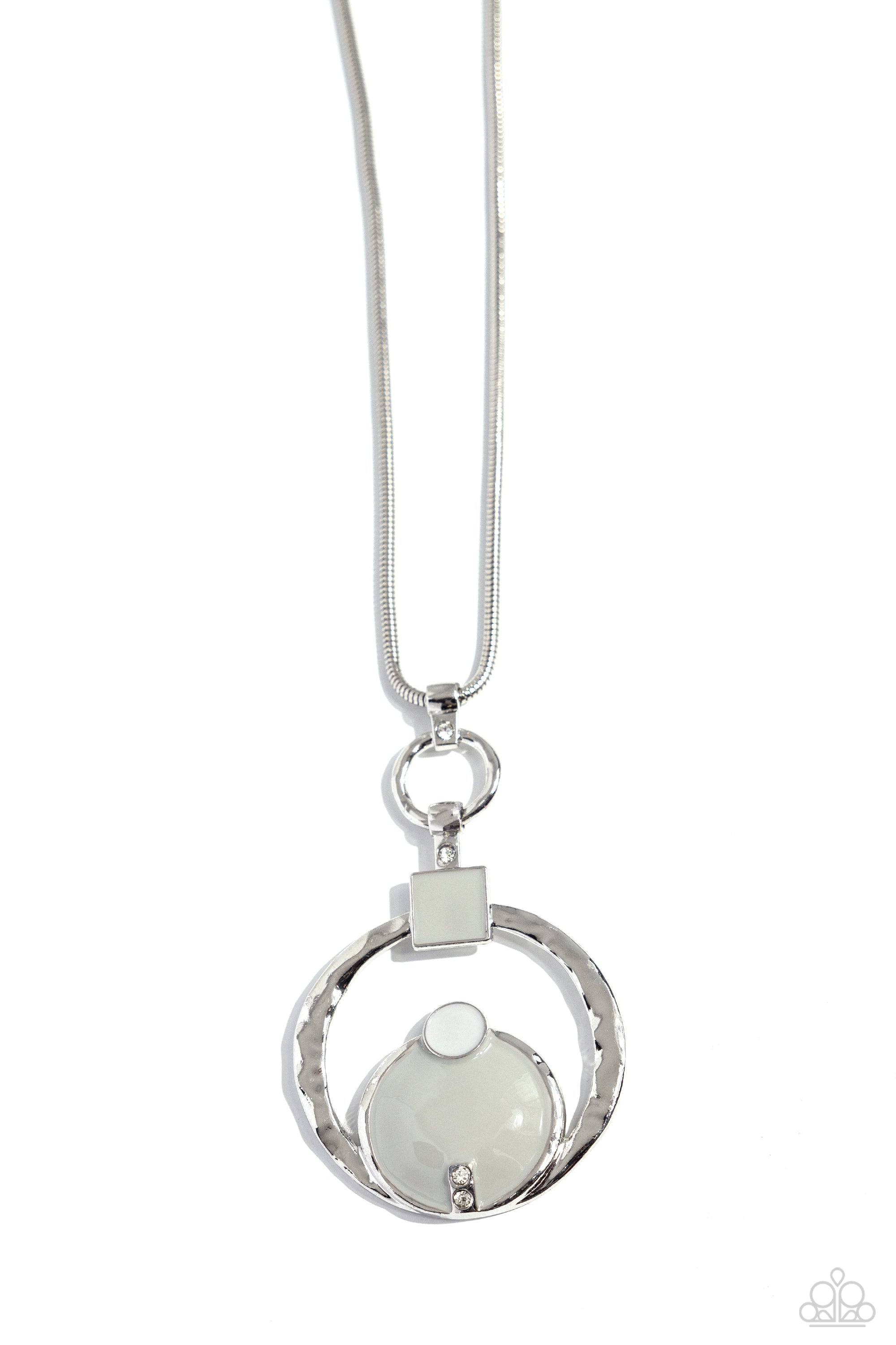 TASTEFULLY-TRANSPARENT-SILVER-NECKLACE