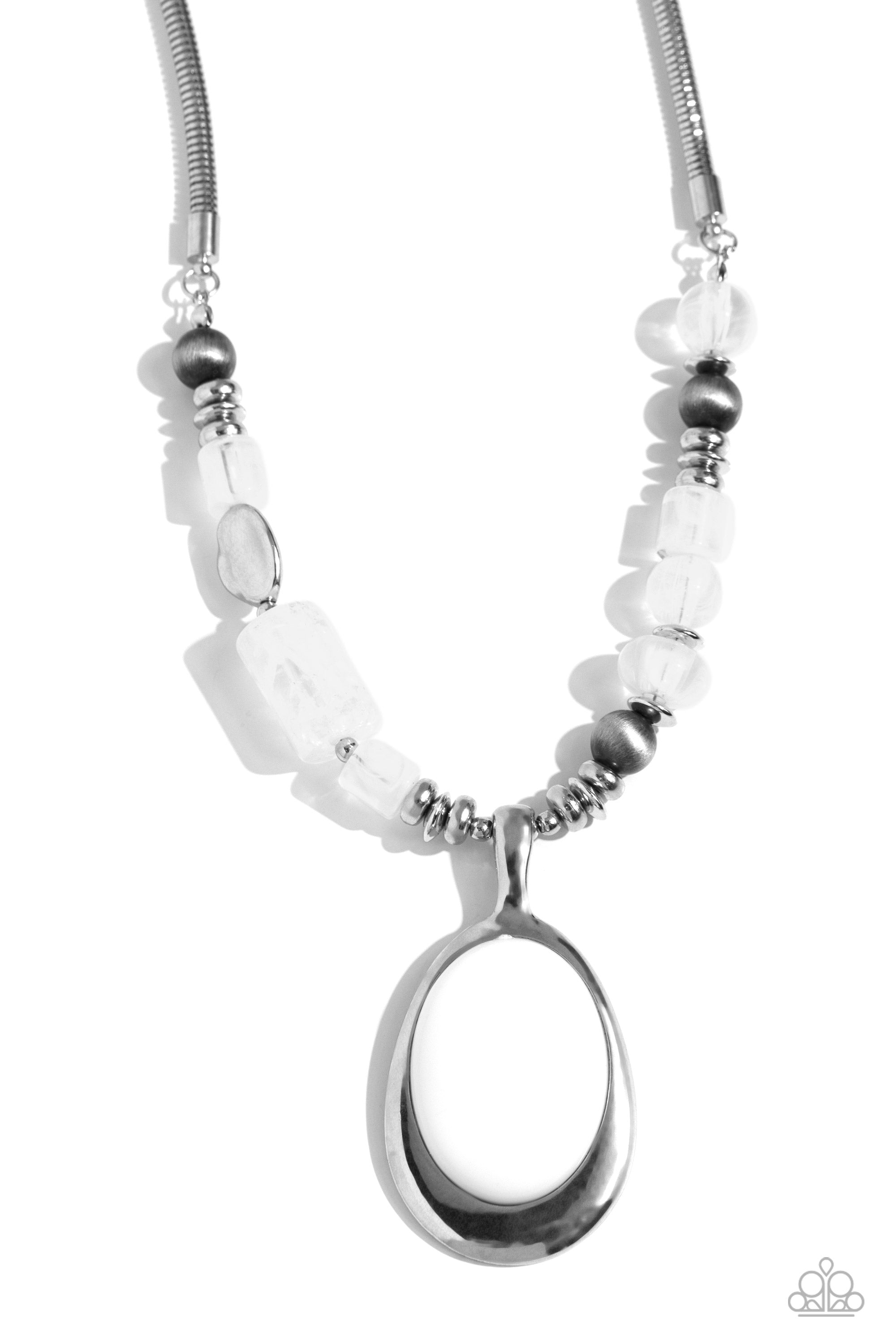 CAPTIVATING COMPOSITION WHITE-NECKLACE