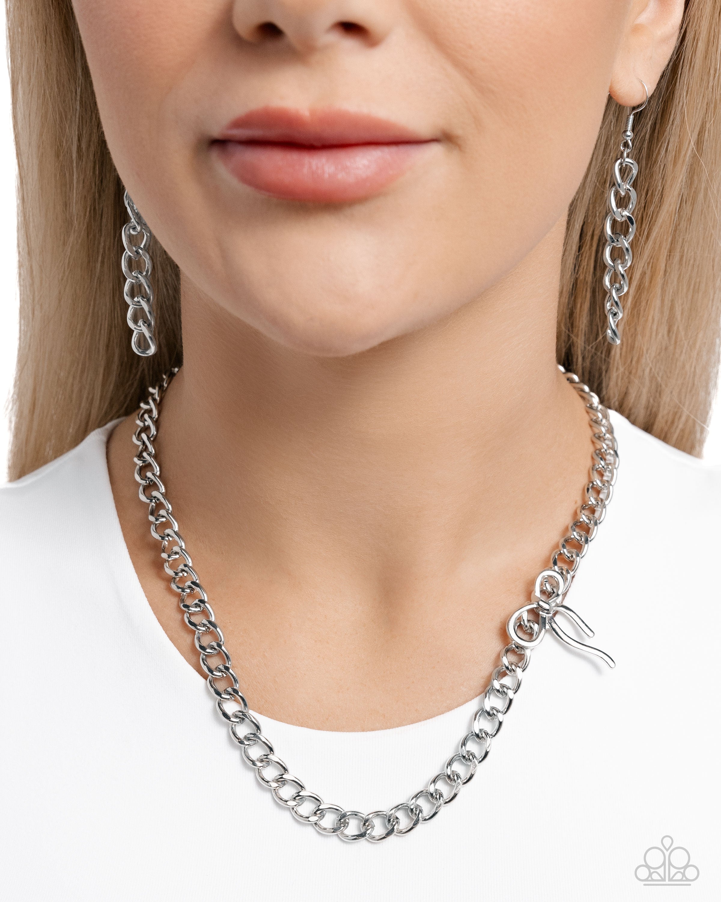 LEADING LOOPS SILVER-NECKLACE